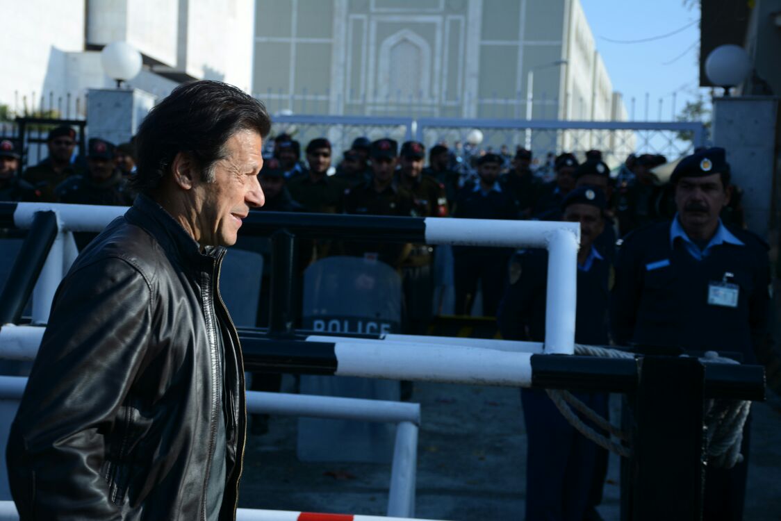 waqasirshad1989's tweet photo. Imran Khan arrives at Supreme Court of Pakistan for Panama case hearing...what a personality true leader #PTIBwpJalsa https://t.co/PwBruQJZpe