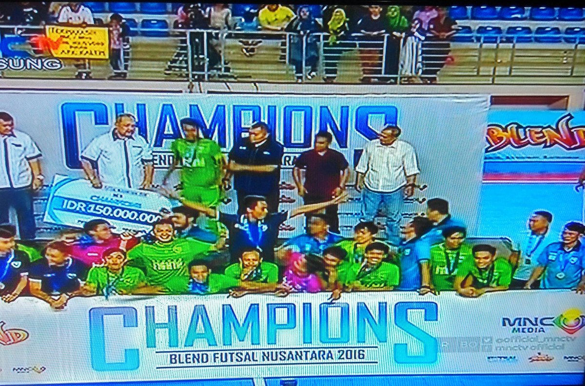 zahraquinsha's tweet photo. GOOD JOB! SFC Planet Sleman Yogyakarta menjuarai Liga Futsal Nusantara 2016 #LFN2016 stlh kalahkan APK Kaltim 😍🎉🏆
Congrats! BANGGA Kalian! 👏 https://t.co/JqDBw4ywIo