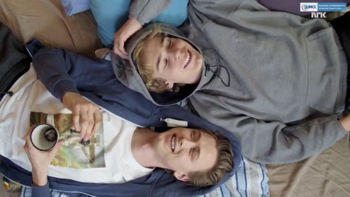 Исаак и эвен из скама. Уснула на плече знаменитого актера. Even and other. Even and other. Love is caring.