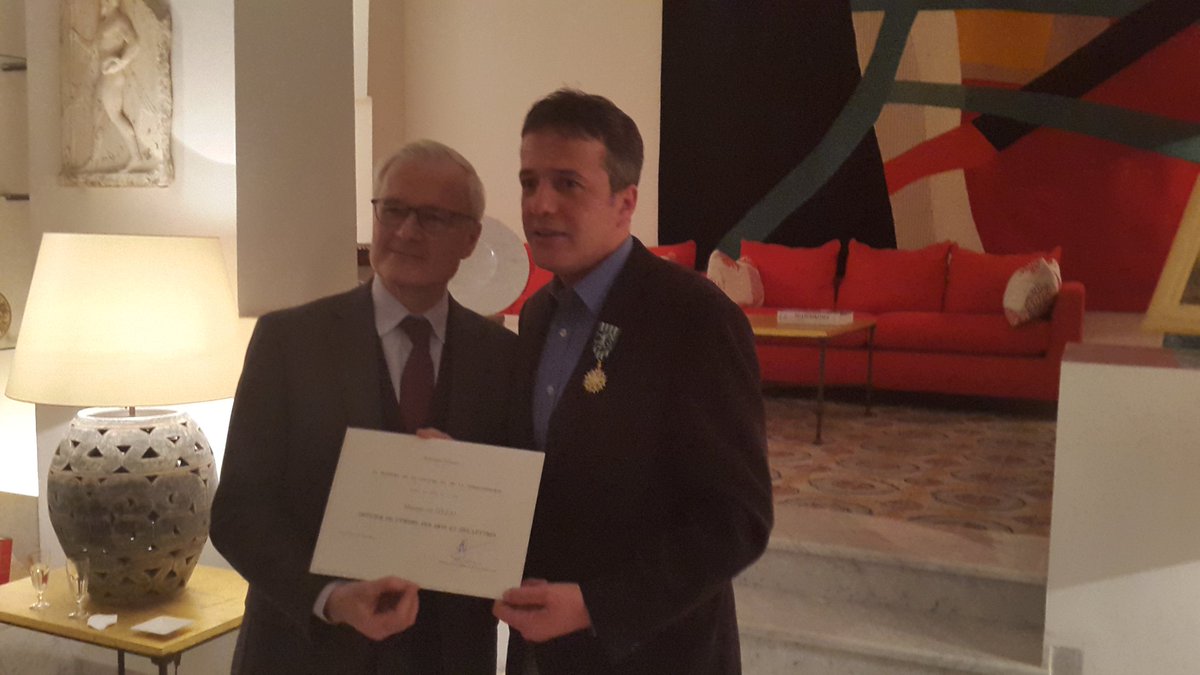 ambafrancealger's tweet photo. Émouvante cérémonie de remise, par l'amb @BernardEmie, des insignes d'Officier des Arts et Lettres à @DilemAli , hier à Residence de France https://t.co/tWmFasOLFi