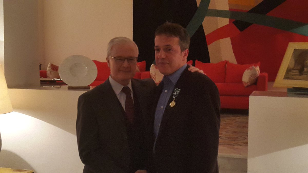 Émouvante cérémonie de remise, par l'amb <a href="/BernardEmie/">Bernard Emié</a>, des insignes d'Officier des Arts et Lettres à <a href="/DilemAli/">Dilem</a> , hier à Residence de France