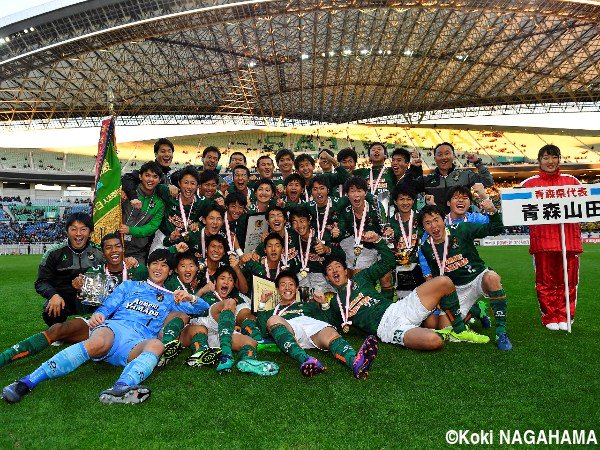 高校サッカー選手権で優勝を決めた青森山田高校の戦術がやばかった トリックキックオフ Togetter 高校サッカー選手権で優勝を決めた青森山田高校の戦術がやばかった トリックキックオフ Togetter