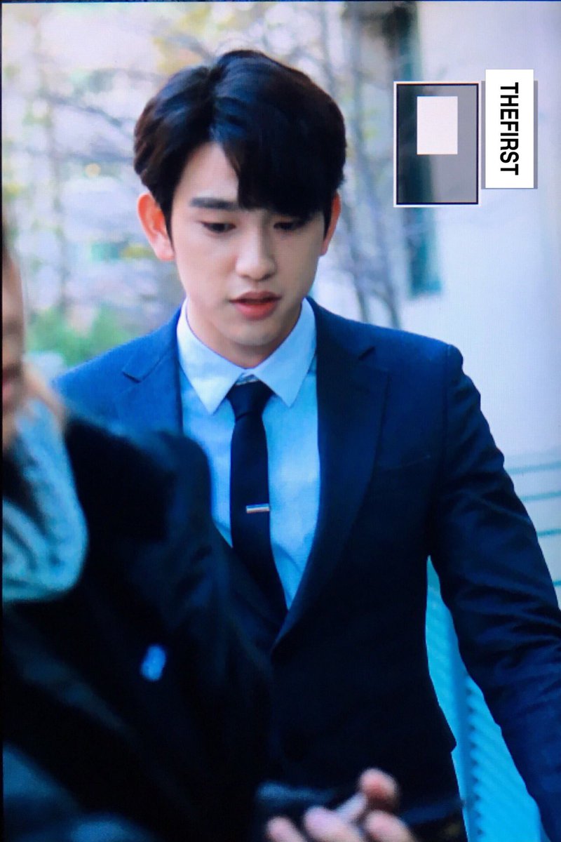 thefirst_0922's tweet photo. #갓세븐 #GOT7 #박진영 #ParkJinYoung 170109 출근 😍😍😍 https://t.co/qwvXGa2gnQ