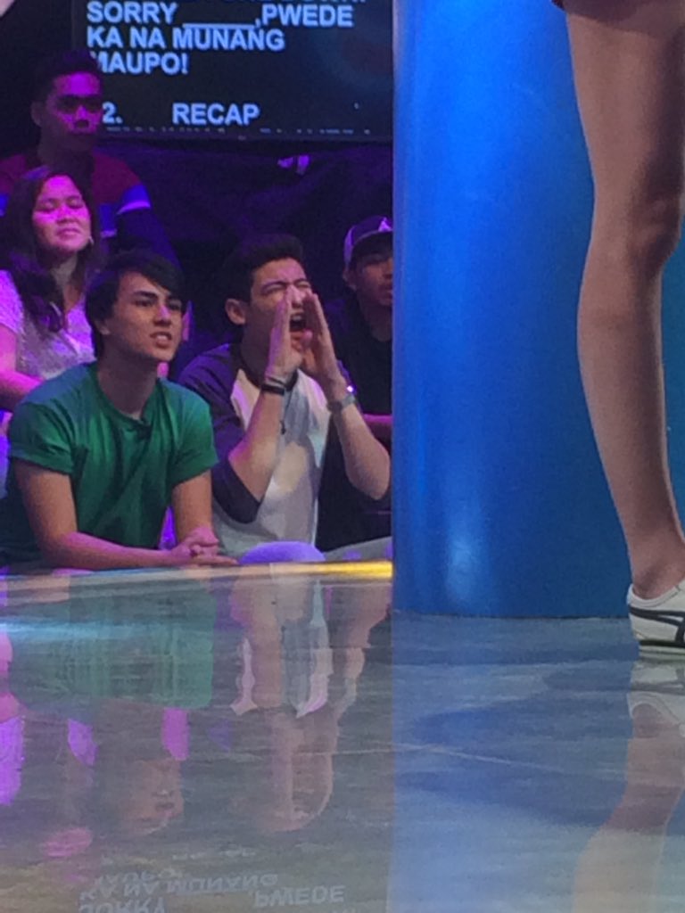 FaneyFaney's tweet photo. GO KISSES!!!!!!!!! -SIGAW NG SIGAW SI MAYOR!!! TODO CHEER KAY MAYORA!!

KISSMARC OnMTWI https://t.co/uBOlWoit3r