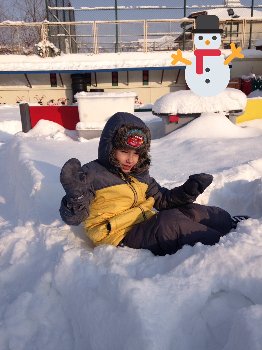BSB_EYFS's tweet photo. Fun in the snow. Nothing like being the first out in the playground #outdoorlearning #bsbreception https://t.co/FrIAlhIirC