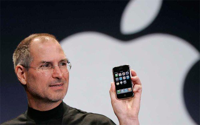 movilonia's tweet photo. Diez años del iPhone, el teléfono revolucionario que marcó un antes y un después https://t.co/jyAr2MSRj0 https://t.co/hkblMYoqBy