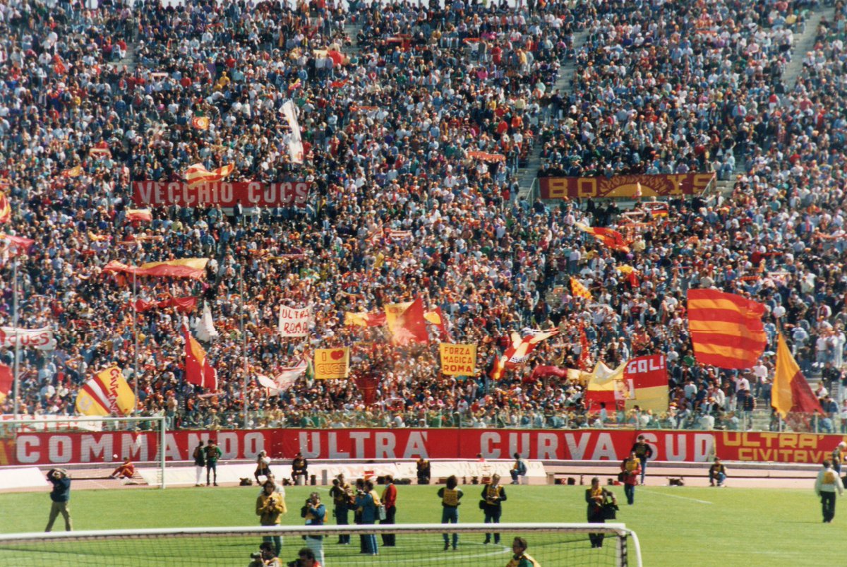 Come due migliori amici sono diventati i peggiori nemici: la tragica storia  di Napoli e Roma [OC] : r/soccer, image size:1200x803