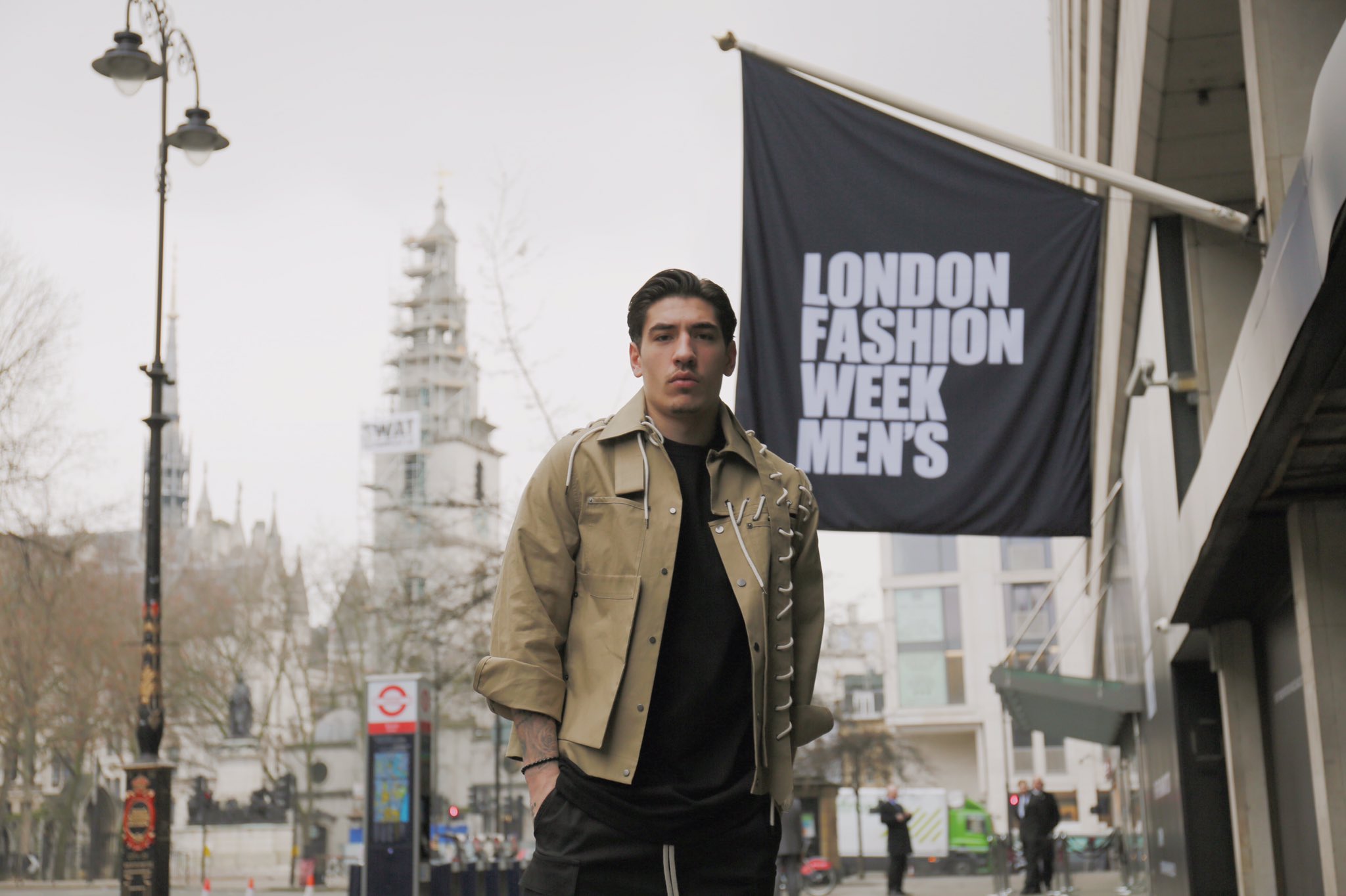Héctor Bellerín on X: London Fashion Week Men's  📸@michaelatphotos #LFWM   / X