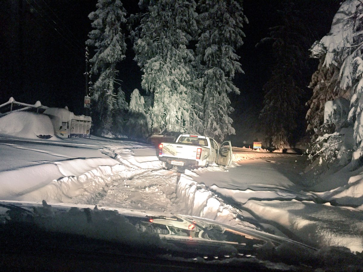 aman_axs's tweet photo. #Snowdrive #kufri#jan9 https://t.co/66T8Ym28py