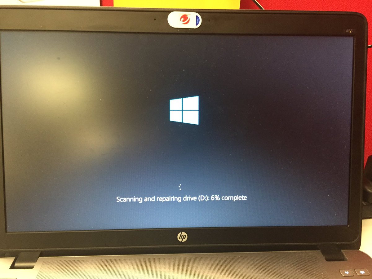 Craig_Pickerill's tweet photo. Wouldn't get this shit on a Mac. #hatewindows #hatehp My #surface just makes windows bearable!! https://t.co/lmuVGTUazD