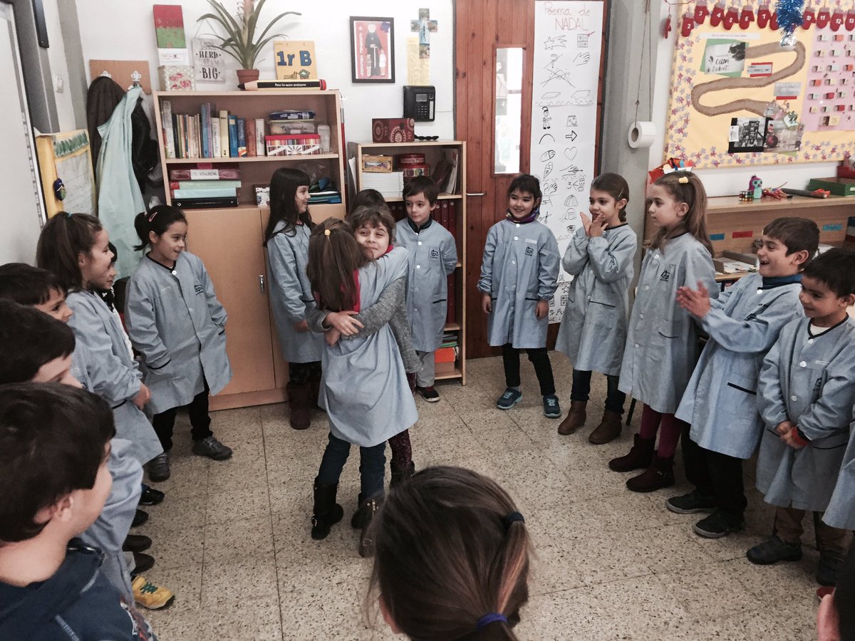 JMClaudina's tweet image. Els Indis comencem el 2n Trimestre fent-nos bones abraçades! #1rB #commoutecomclaudina