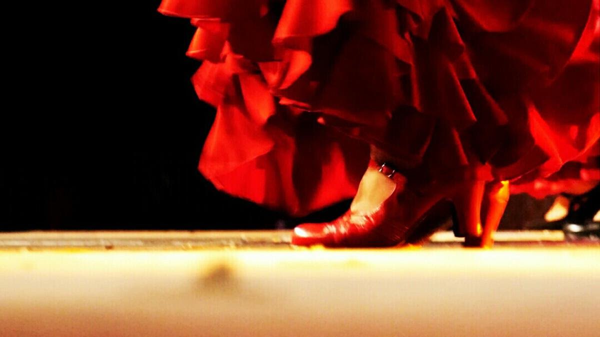 Flamencalemania's tweet photo. #Heute beginnen wieder alle #Tanzkurse in #Düsseldorf!! Wir #freuen uns auf Euch!  #Hoy empiezan las #clases otra vez! Saludo muy #flamenco https://t.co/aeNXum78Fu