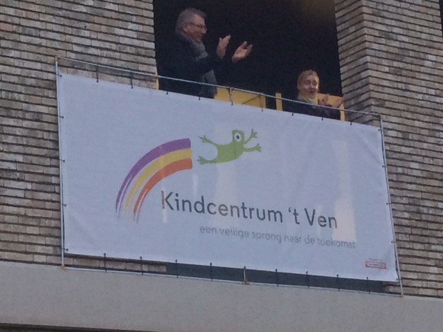 Een nieuwe start en in een nieuw gebouw! Kindcentrum <a href="/kctVen/">kctVen</a> #Rosmalen vandaag feestelijk geopend! #feest #samenwerking <a href="/Kanteel/">kante</a> #Signum