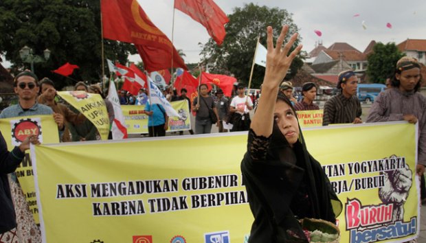FSPMI_KSPI's tweet photo. Tak Terima Kenaikan UMK 2017, Buruh Gugat Gubernur Yogyakarta https://t.co/oj6n1EUljm https://t.co/N0zOooHOVQ