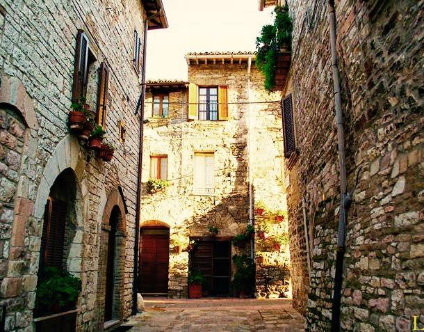 Goldleaf_Italy's tweet photo. Scorci di un antico paesaggio... #italy #paesaggio #umbria https://t.co/7M8Hg1VEhv