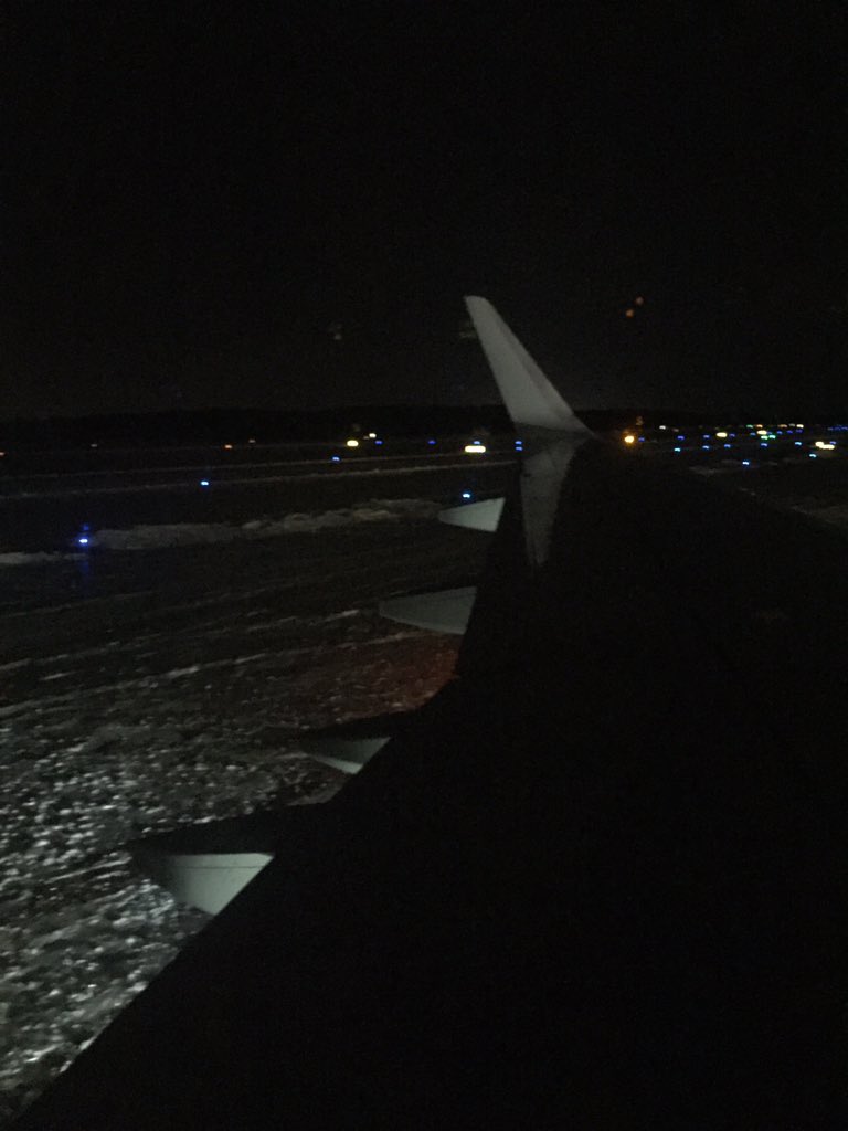 TBillTheProf's tweet image. Now stuck in ice on #AA1138 @RDUAirport for 45mins outside gate. #wtf @AmericanAir #winterfail.