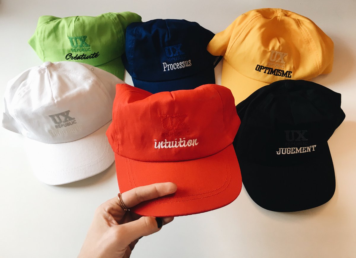 Désormais équipés pour nos ateliers The Thinking Hats. Pour en préparer, aidez-vous de notre article à ce sujet! ux-republic.com/ux-calendar-06… #UX