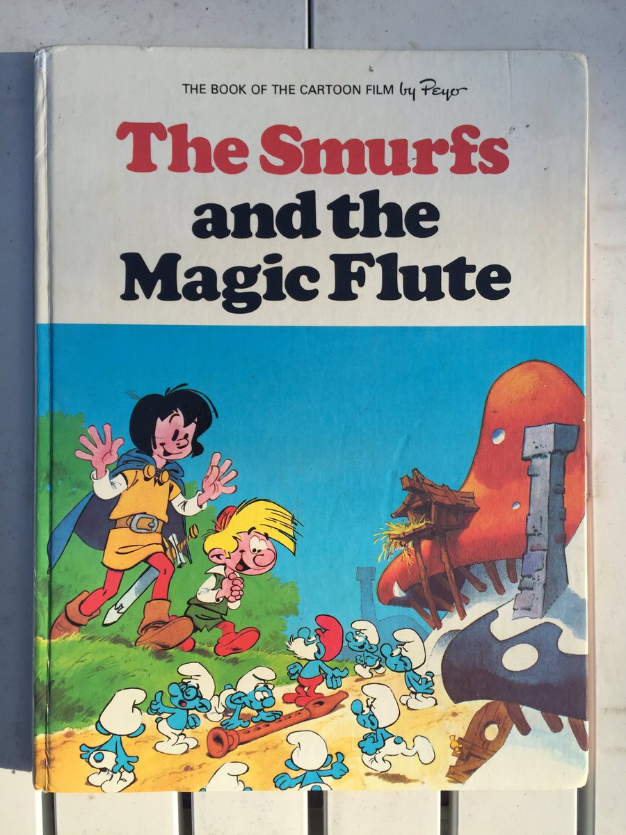WeirdAndRetro's tweet photo. Went to 3 places but only scored one thing this #RetroHuntMonday « an old-school mint #Smurfs hardback book from 1979 for $1 :D #Score ^^ https://t.co/oUQeXaGWAe