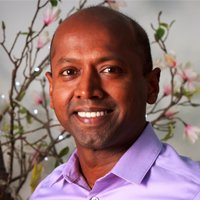 visiativ's tweet photo. Auteur, théoricien de l'innovation frugale, conférencier... @NaviRadjou est l'invité d'honneur 2017 de l'@EDFutur ! https://t.co/L0db9xtJvZ https://t.co/qIIErMnjbG