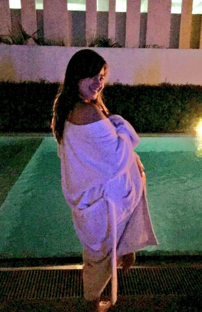 SedKrishBabies's tweet photo. mom (@krishnanilo): swimming time 😍💕 https://t.co/4BtUXtYCKh
