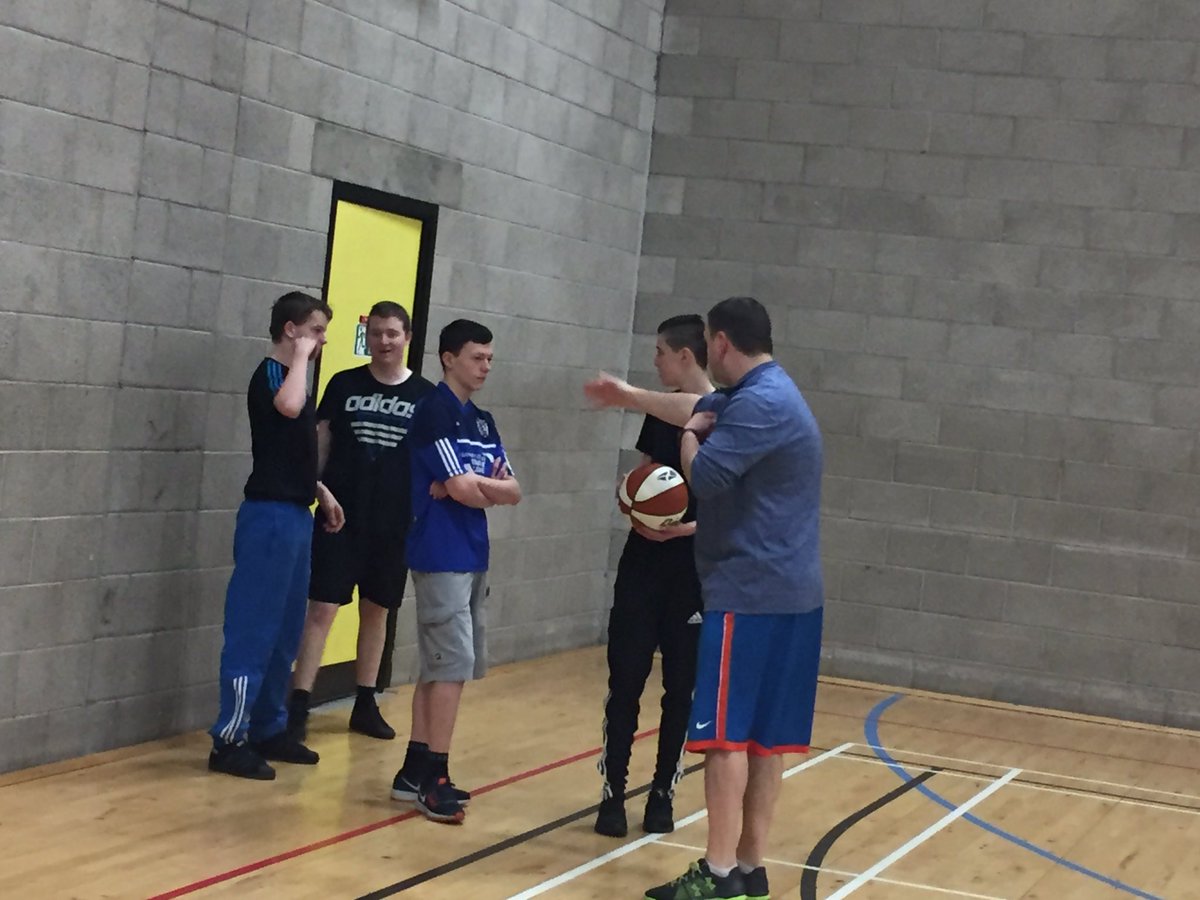 activeschoolsFS's tweet photo. @castlemilkhigh sports leaders with @basketballscot for training today 🏀 https://t.co/ir9vncHfAH