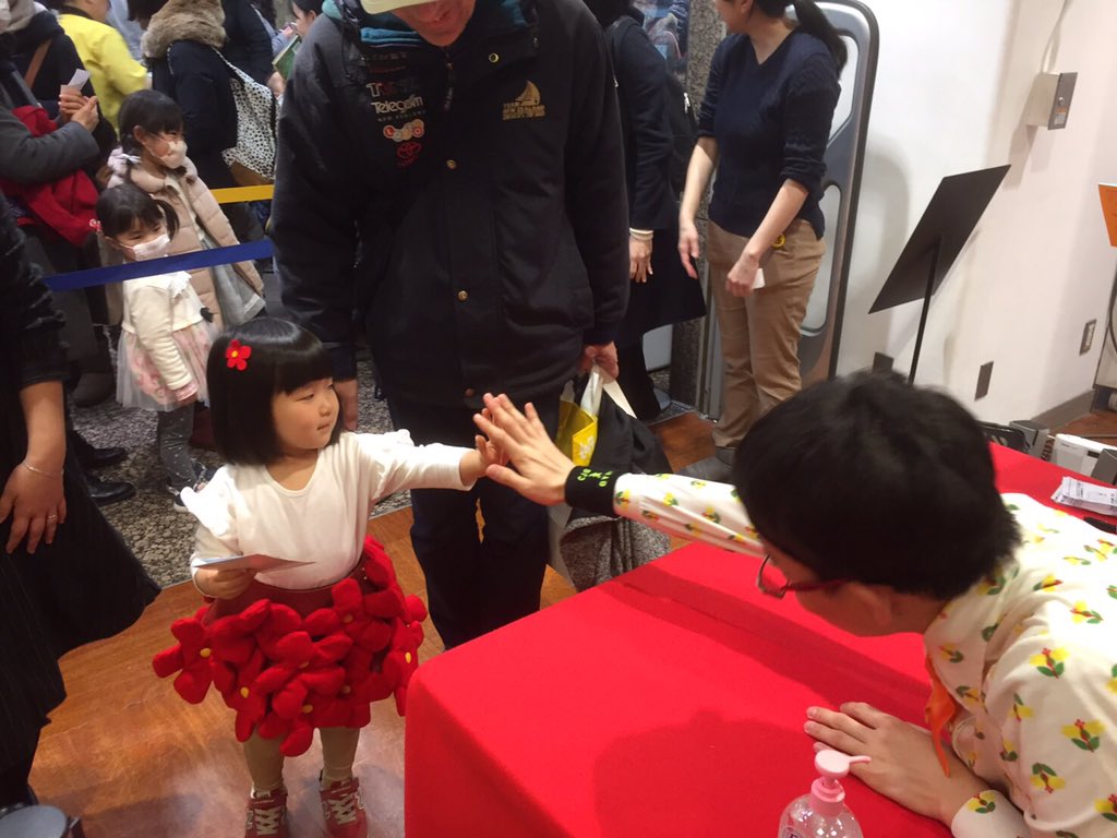 kitsutsukijanai's tweet photo. 今日は吉祥寺ロフトで握手&amp;サイン会でした。来てくださった方、来れなかった方ありがとうございました😀。写真を何回かに分けてご紹介します〜。 https://t.co/X2poygHr32