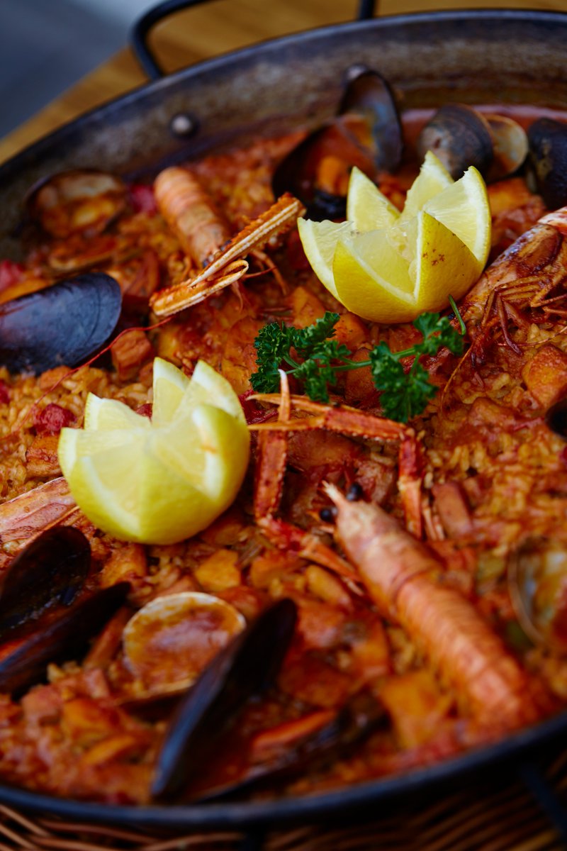 Stel8001's tweet photo. #goodeats, #barcelona #elbesoylalluna #barrigotic, #plazasantmiquel #paellabarcelona #bcn #bcnrestaurant #barna https://t.co/MR4ws6GwDG