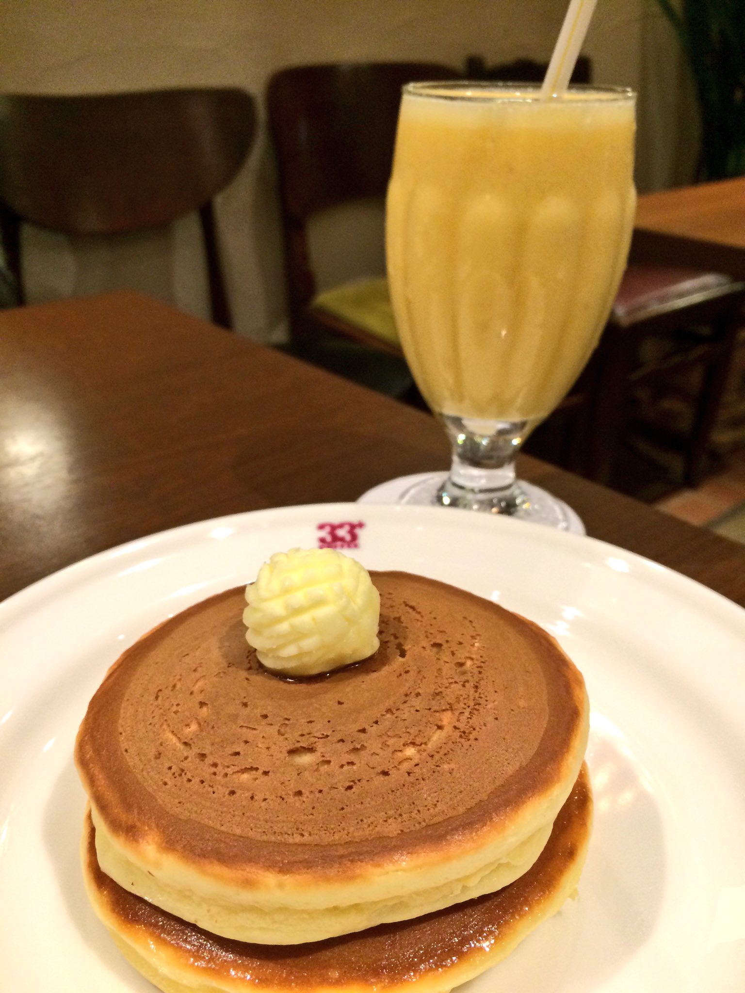 まる パンケーキじゃなくて素朴なホットケーキが食べたくなるときがある 神戸三宮の33 にて T Co J6zcedbl5s Twitter