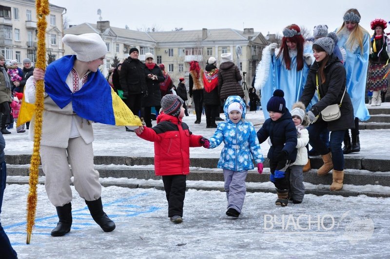 Sloviansk's tweet photo. Жителі Донеччини та Львівщини разом колядували на #фестивал`і #вертеп`ів у #Краматорськ`у
https://t.co/cNRb0a8CzA https://t.co/1TvrNOP5Yd