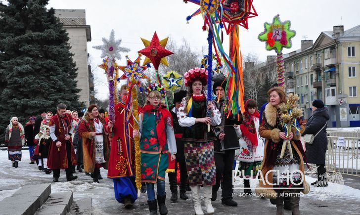 Sloviansk's tweet photo. Жителі Донеччини та Львівщини разом колядували на #фестивал`і #вертеп`ів у #Краматорськ`у
https://t.co/cNRb0a8CzA https://t.co/1TvrNOP5Yd