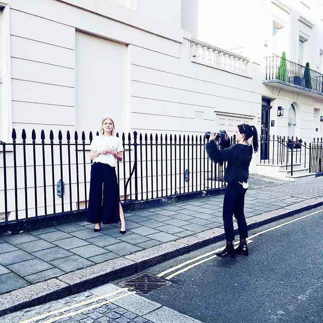 Sneak peek #BTS #Danish #influencer #FrejaWewer shooting the next <a href="/felice_dahl/">Felice Dahl</a> #scandi #jewellery campaign 💃🏼✨ <a href="/odabeide/">Oda Bakkeli Eide</a> #RoomRescueElite