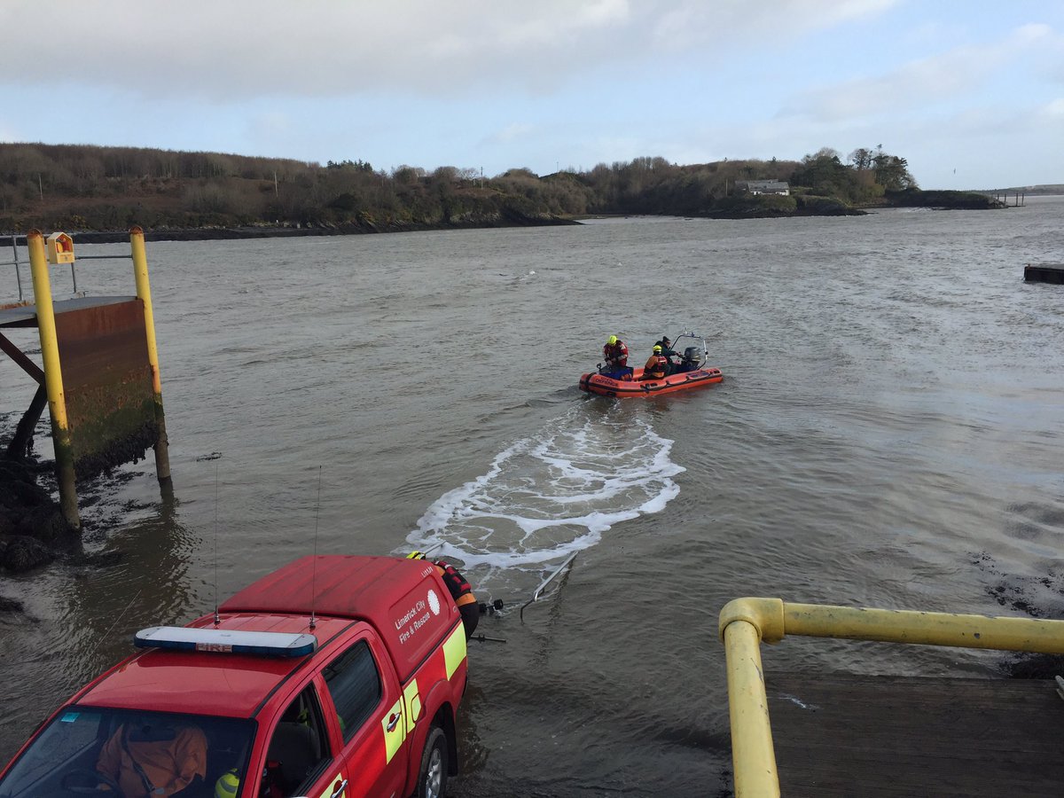 colum_mccarthy's tweet photo. Day 1 Boat Operators course. Foynes Yacht club. @LimerickFire #fireswift https://t.co/oY77CuIcqf