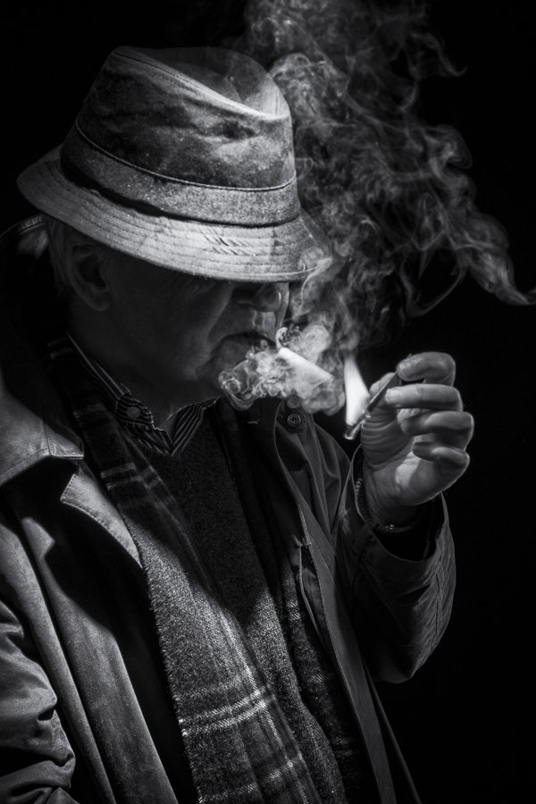 roelienvanneck.nl/#/portfolio-en… #blog #gangster #filmnoir Duistere zakenman Harry in de hoofdrol van mijn blog deze week!