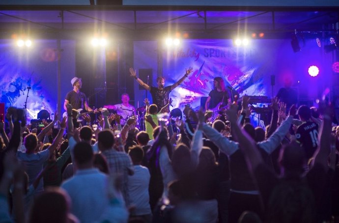 SportFest's tweet photo. Great memories with @RPJBand at SportFest 2016. What an awesome night! #SportFest https://t.co/4YN96W7w5X
