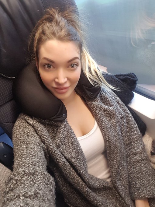 Eurostar selfie 😊 #nofilter https://t.co/Lq8sFM4TxC<a href="/tag/nofilter"class="tags">#nofilter</a>