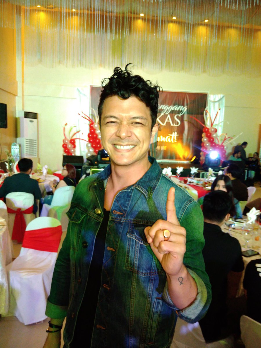 MHWabscbn's tweet photo. Nandito na si Kuya @jericho_rosales mga Kapamilya!!! 😍😘 #MWPasasalamat #MagpahanggangWakas https://t.co/zjh2iuFmC7