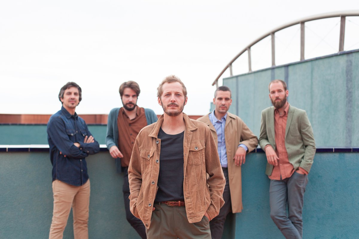 Estrella Damm Cat tweet media