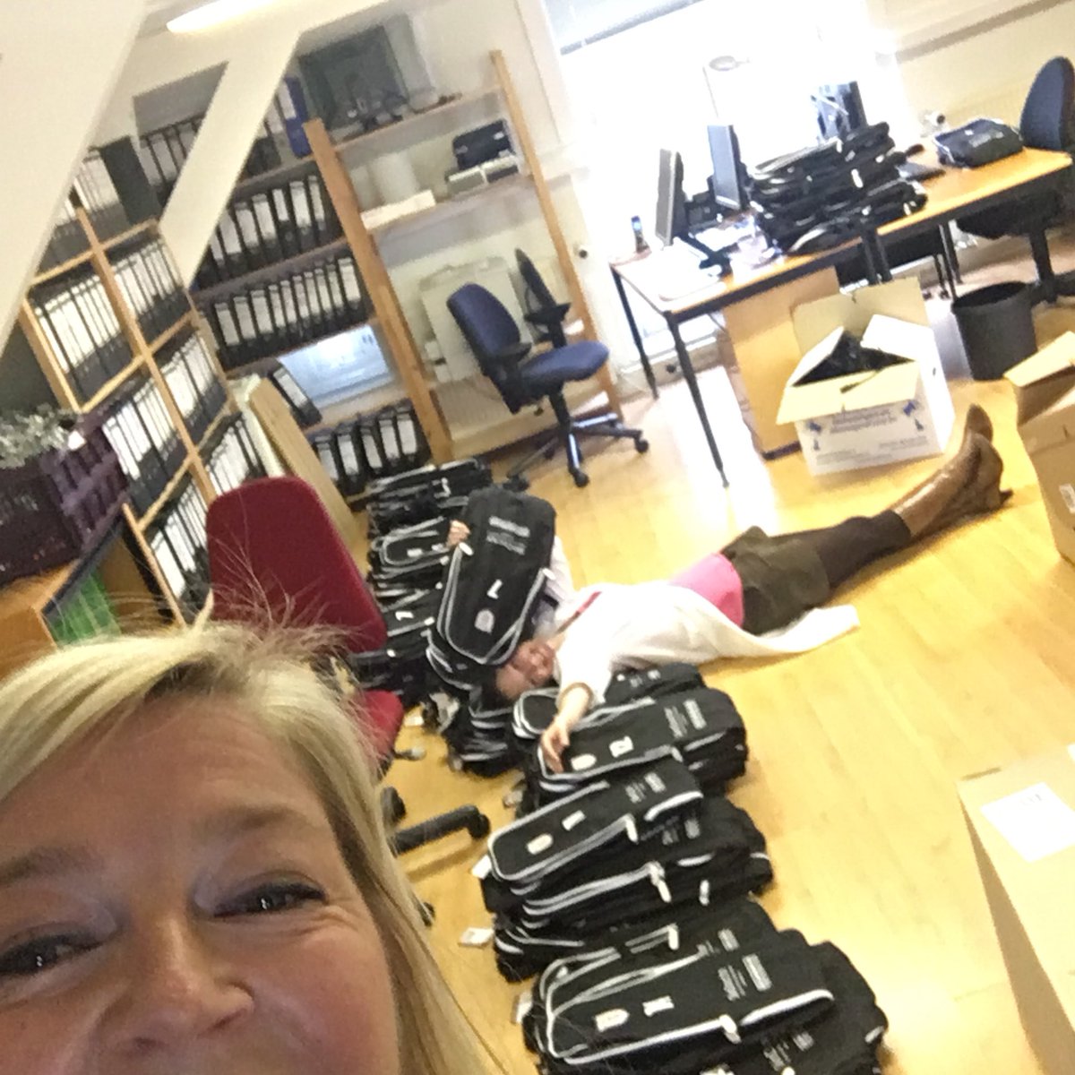 fourmonkeys's tweet image. tassen sorteren @SkinDoctor010 @peterdenhaag @indianmaharadja @hdmtopjeugd @hdmonline