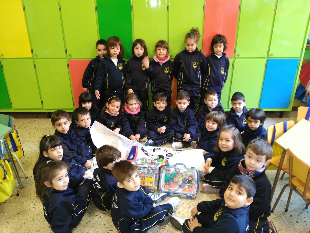 SantJosepReus's tweet image. Els Reis d'orient han deixat joguines als nens i nenes de P4!!!!!!
