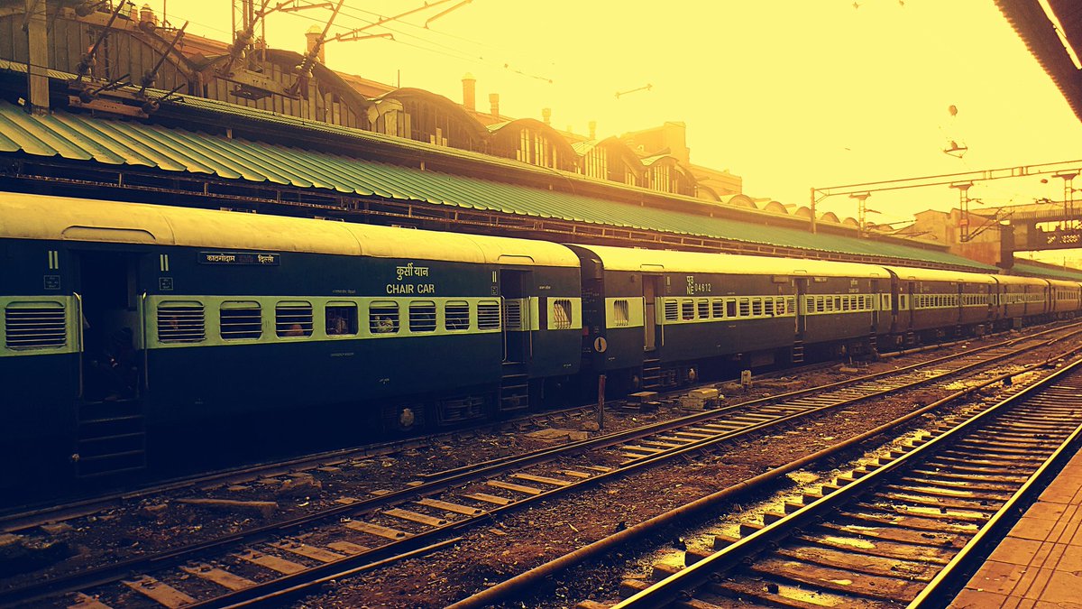Megha75's tweet photo. Old delhi station #trainclicks #thegoldentrain https://t.co/OW8PQQsaIS