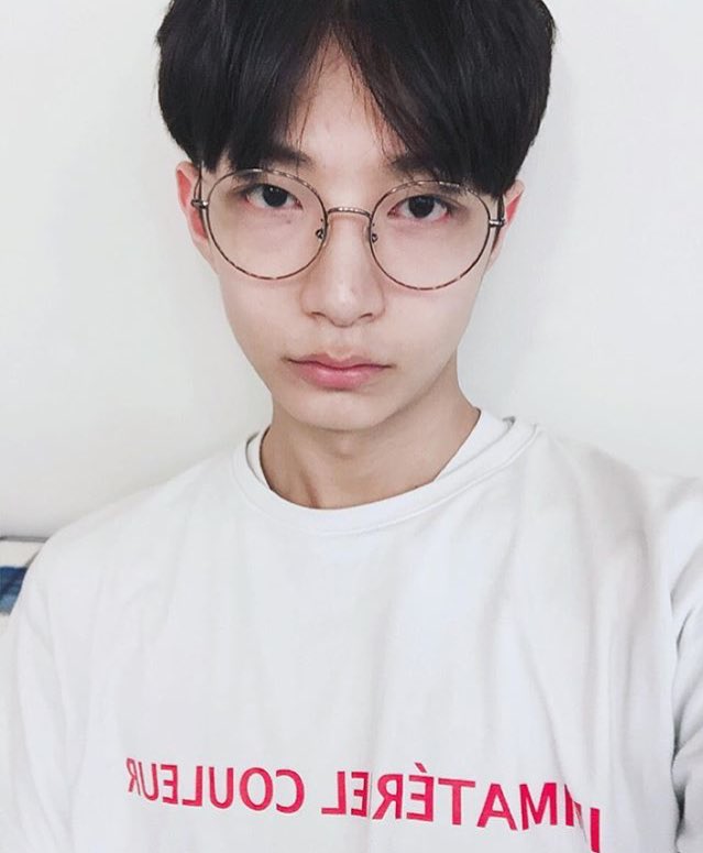 PhysicsAddxct's tweet image. // Kalau jadi fc 3D cocok gak ya? Tapi foto nya dia yang lagi pake kacamata ya cuma itu /lu