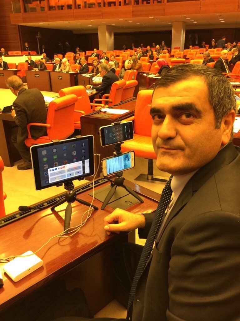 barisatay's tweet image. Kendine medya diyen @cnnturk @ntv @HaberturkTV gibi bilimum yandaş kanalların vermeye korktuğu oylamayı @draliseker canlı veriyor