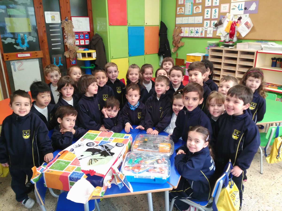 SantJosepReus's tweet image. Els Reis d'orient han deixat joguines als nens i nenes de P4!!!!!!