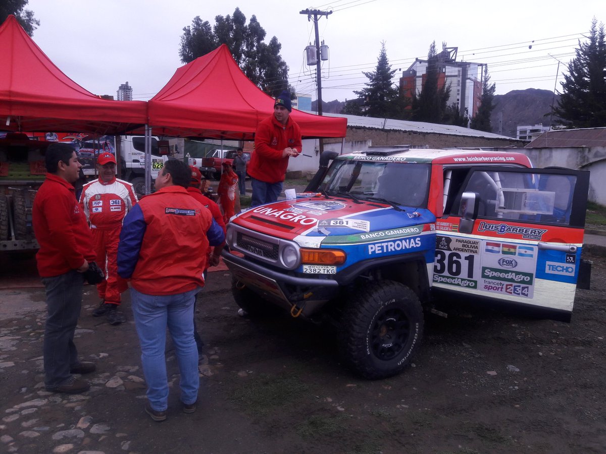 lbarberyracing's tweet photo. Ya en el vivac ultimando detalles para irnos a Orinoca y largar la etapa maratón hacia Uyuni. https://t.co/siSrewdF7D