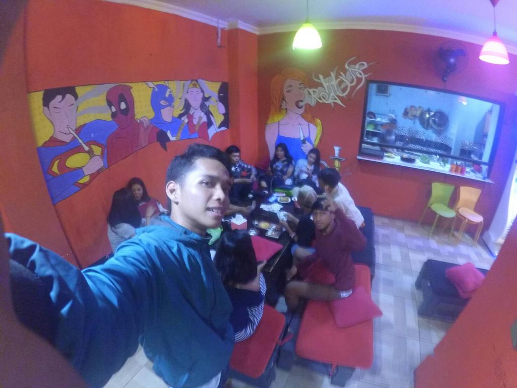 Chaos Warung Bolang tweet media