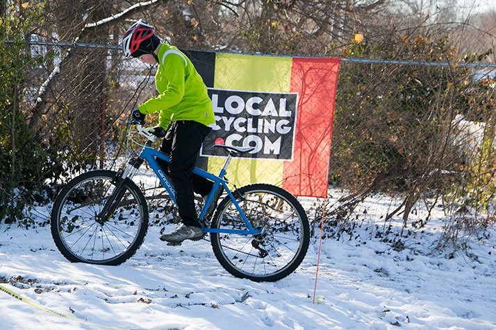 JohnsonCntyPost's tweet image. Overland Park family transforms their backyard into a practice course for youth cyclocross racers shawneemissionpost.com/2017/01/09/ove…