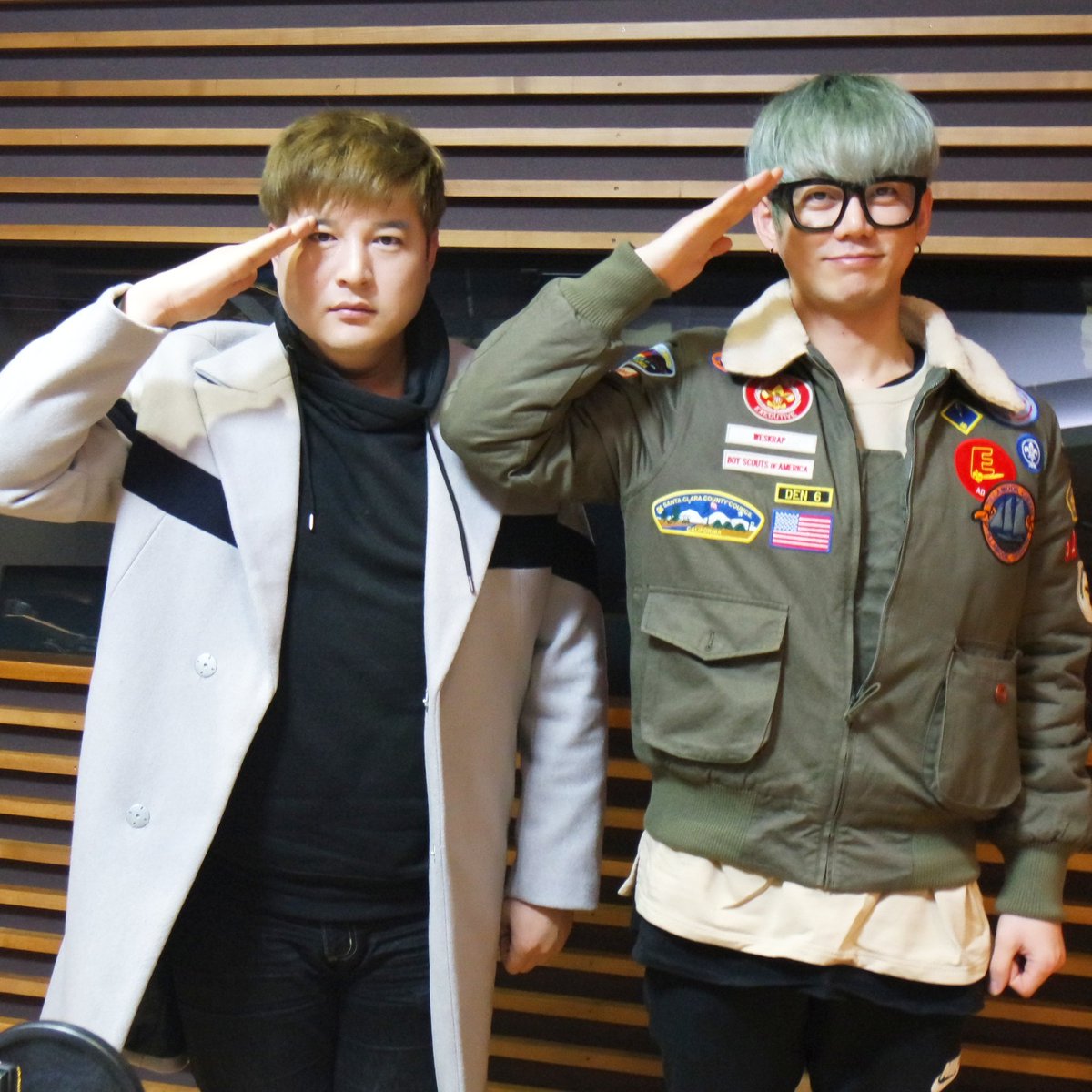 teidreamradio's tweet photo. #테이의꿈꾸는라디오 #꿈꾸라
#형들에게물어봐
#동그리동동 #신동 씨와 함께 했어요😎
전역 3주 차라 살아있는 각!! https://t.co/MEXkPxvNtw