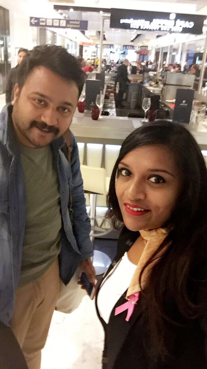 anjikutty's tweet photo. #boobysimha #aeroportparis#selfie https://t.co/ivld5aGbMR
