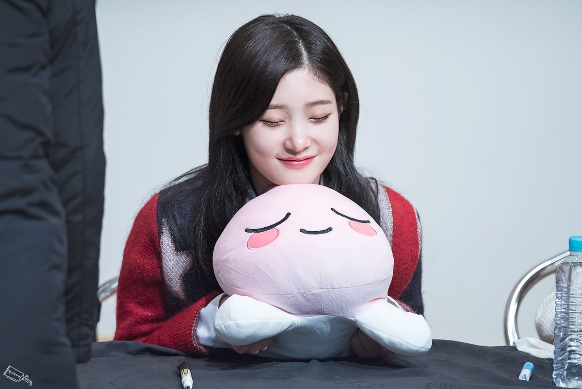 chaeyeonpics's tweet photo. 170107 🍑
©: toothpaste1201 https://t.co/Jj0LGcee1t