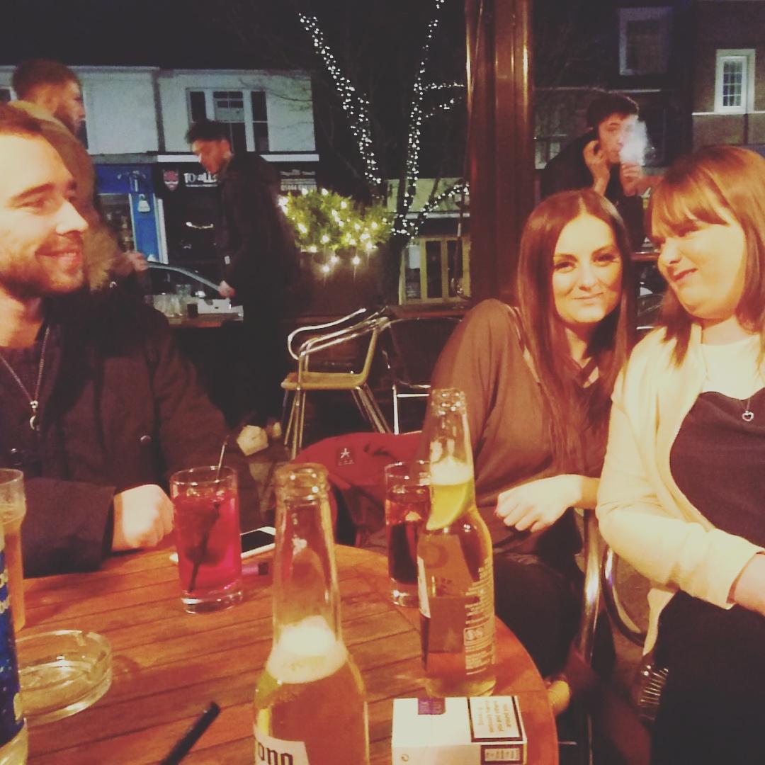 D2Tina's tweet photo. Great weekend in London with this lot 😊😊😍😍🍻❤❤ https://t.co/VB77HYVcfQ